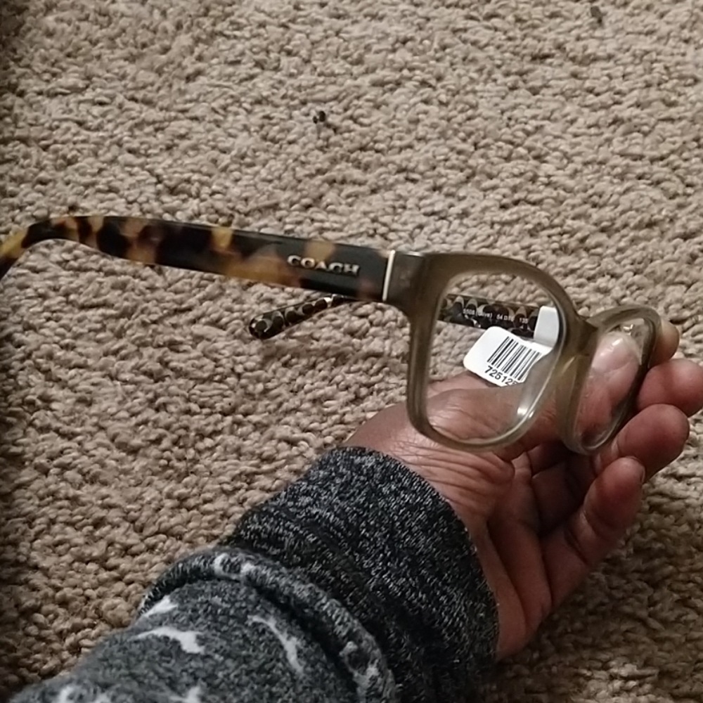 Glasses - Picture 3 of 6
